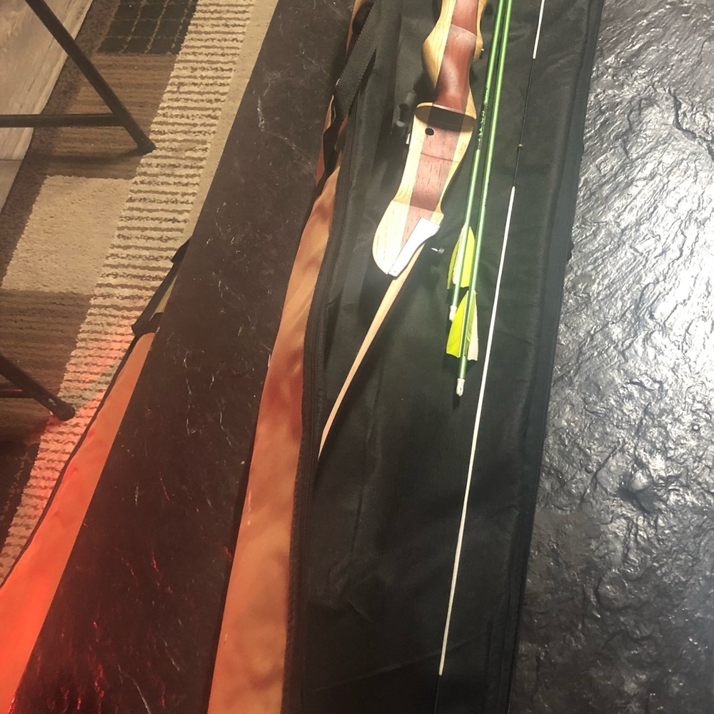 Recurve Bow with Arrows and Case